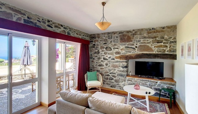 Bohome Nest by LovelyStay in Arco Da Calheta