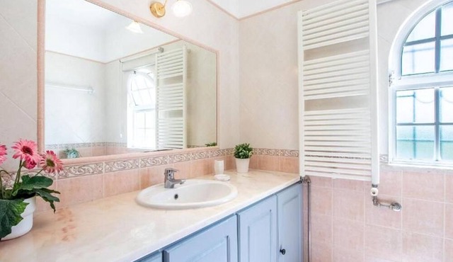 Villa Monte Alegrete with 4 bedrooms and sea view - new room in Santa Barbara de Nexe