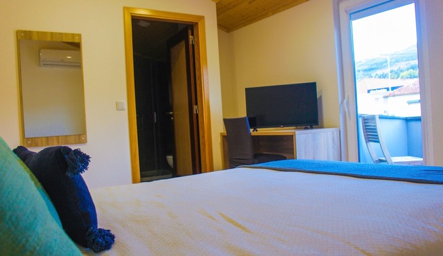Casa de Campo Vale do Ceira, Quarto de Casal. Na Bela e Pacata Vila de Góis in Góis