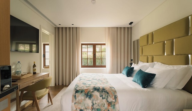 Constance Retreat - Douro Verde by FERO