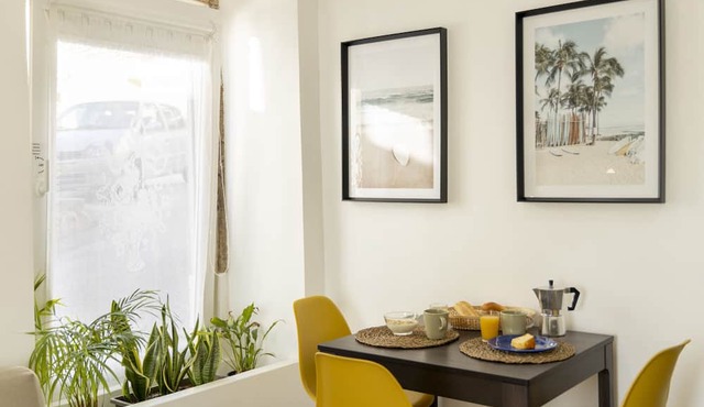 Apartment by the river in Seixal bay. 3pax. Bicycles are available.