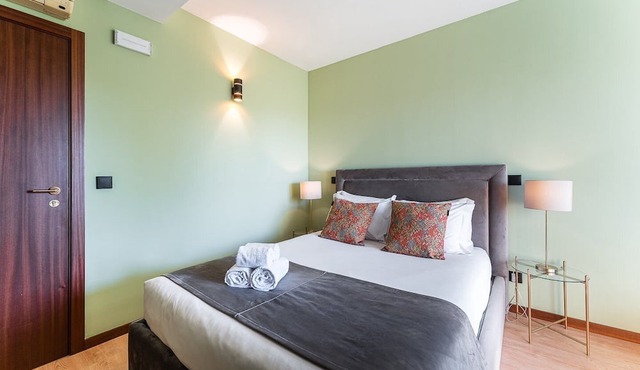 GuestReady Economy - Portfolio Guesthouse Room 402 in Porto