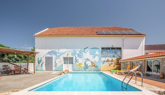 Eclectic oasis with poolside charm in Arranhó