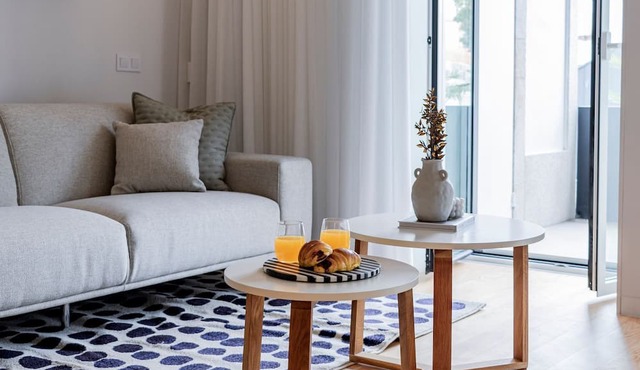 Almada 551 - 2.2 l Sleek Serenity by LovelyStay