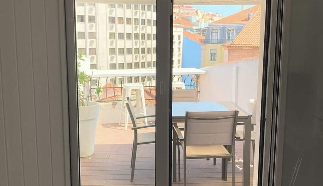 Lisbon, Fabulous T2 apartment w/balcony in Rossio