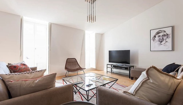 FLH Mouraria Art Apartment with Pool