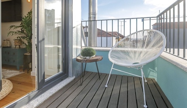 Downtown Studio w/Pool, AC & Balcony by LovelyStay