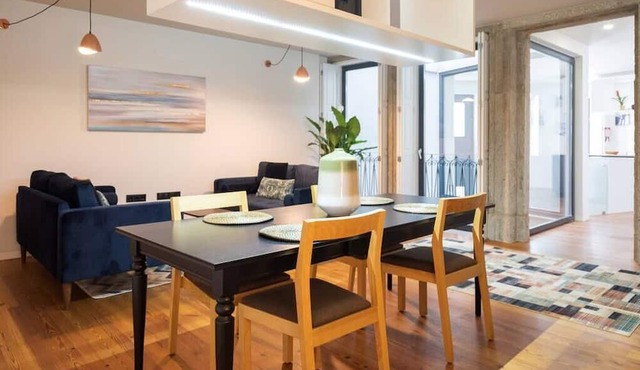 LOUNGY PORTO - Charming duplex apartment with Patio located in downtown Porto