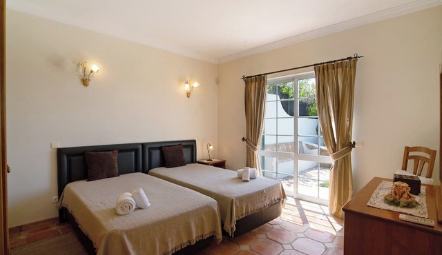 Villa 'Casa dos Avós' with Private Pool, Terrace & Wi-Fi in Albufeira