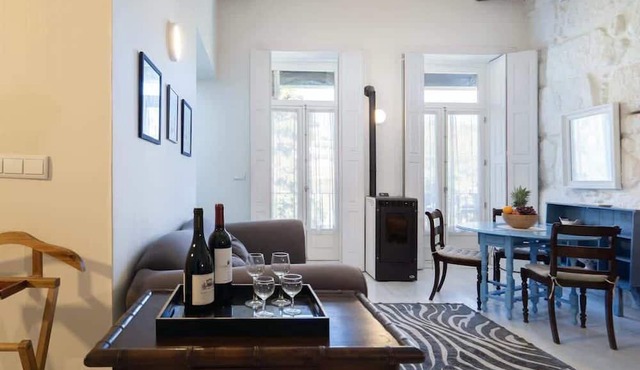Trendy Flat Art Porto w Balcony by HostWise