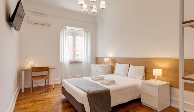 Home Out 4E - 5 Bedroom Apartment with Parking