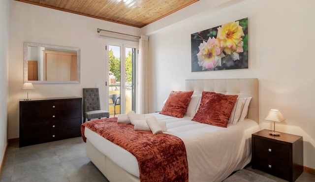 In pedestrianised Funchal Old Town | Taberna Apt 5 in Funchal