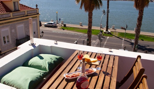 Loft with terrace and river view in Seixal. Air conditioning. Ideal for 2pax.