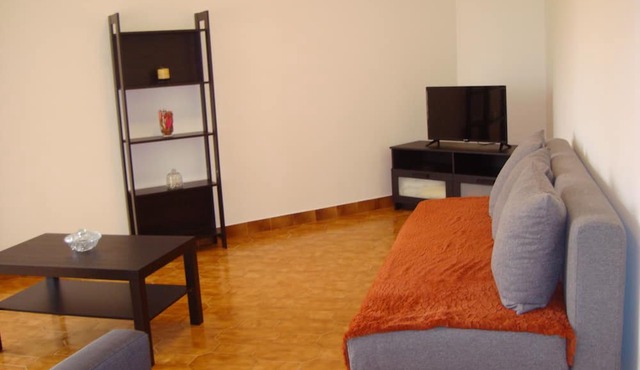 2bed 15min Lisbon W/wifi, ac, Parking