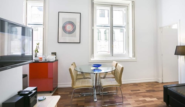 Central Chiado Flat with Elevator CH6 by LV Premier