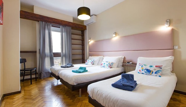 LV Premier Clerigos RE1- AC, elevator, river view in Oporto