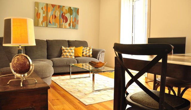 Comfortable and stylish apartment, fully equipped, with three bedrooms, near the center of Lisbon.