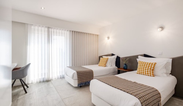 Spectacular 4 Bedroom Apt in the Heart of Oporto