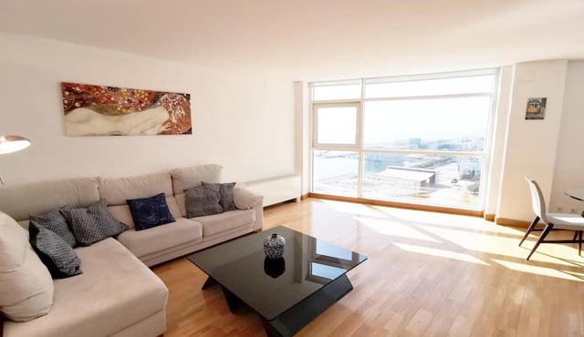 High Floor Apartment in Tower with River View Parque Nacoes Expo11