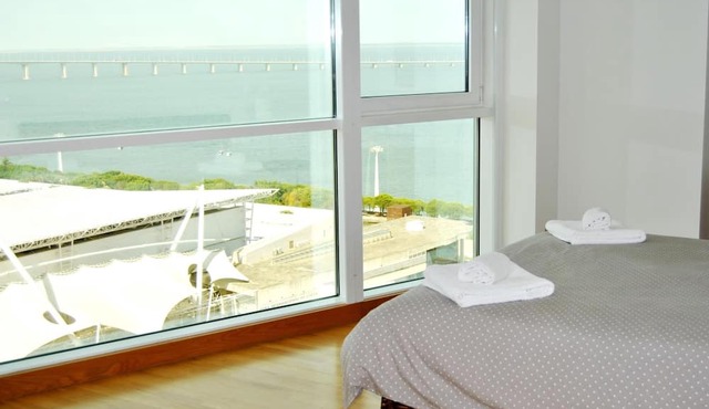 High Floor Apartment in Tower with Panoramic Balcony Over Rio EXPO09