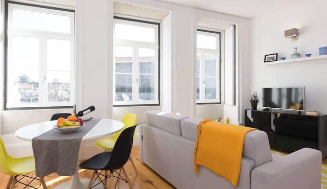 Central Sunny Flat - Prime Location by HostWise