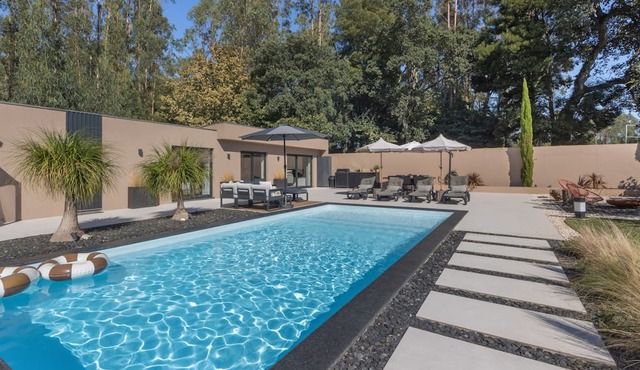 Casa D'avó Amália: Private Pool, Wi-Fi & Air Conditioning in Santa Maria da Feira in Travanca