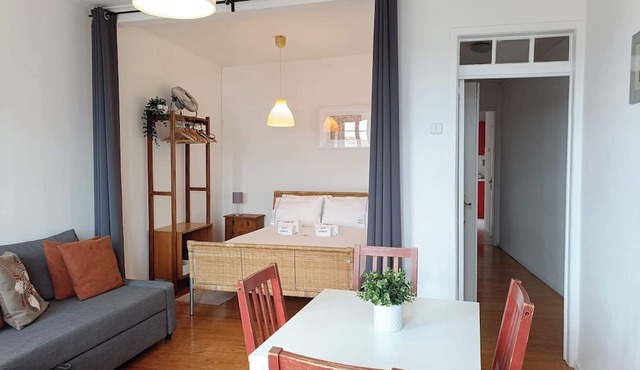 Alfama 1BR Apartment | River & Rooftop Views in Lisboa