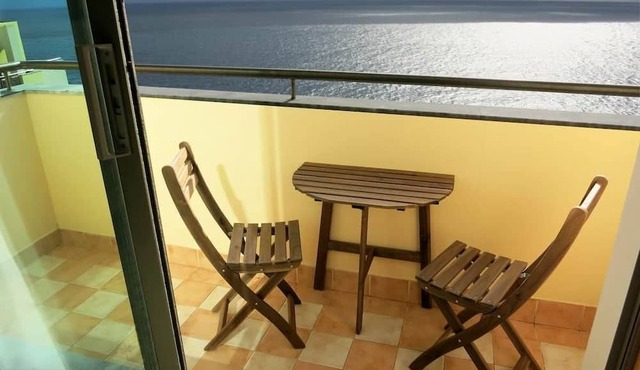 Superior Rentals - Beachfront Penthouse (free parking)