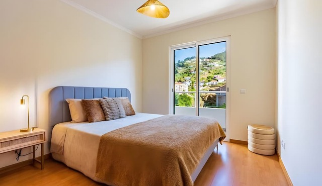 Casa Sol – Modern Apartment in Central Caniço with Pool and Parking in Caniço