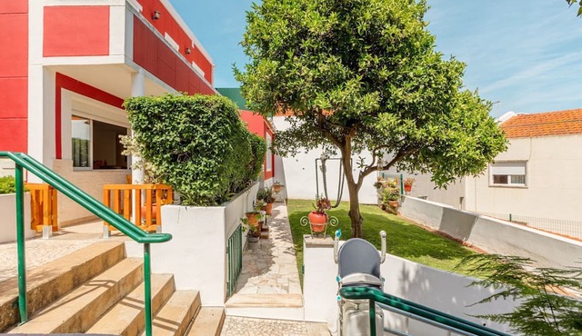in Algés mit Kleinem gemeinsamem Pool by Interhome
