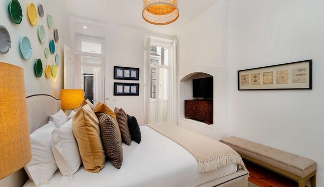 Majestic Lisbon Stay with Breathtaking River Views
