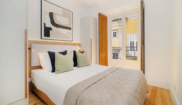 Steps from Lisbon’s Best Bars, Cafés & Culture