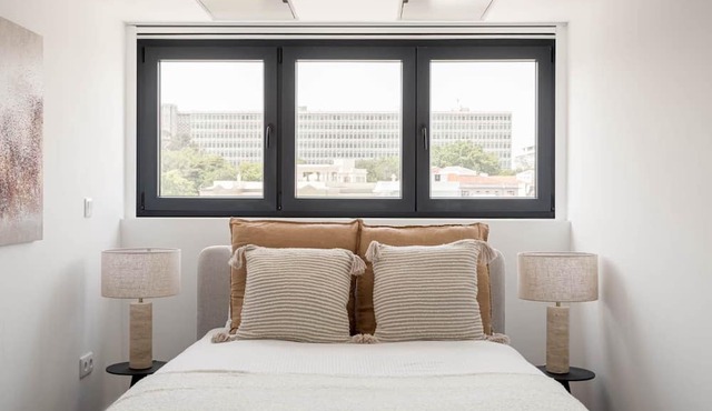Modern and beautiful 3-bedroom flat next to El Corte Inglés, Modern and beautiful three-bedroom apar. in Lisbon