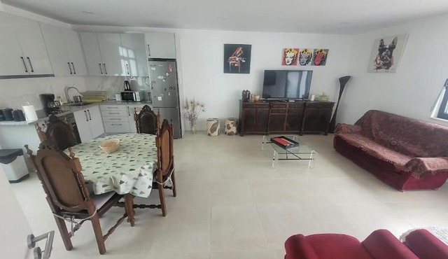 Private, fully equipped apartment for 4 people in a private home in Mamarrosa