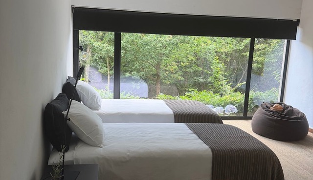 'Suite Alfazema' Room with Shared Pool and Private Garden in Fornelos