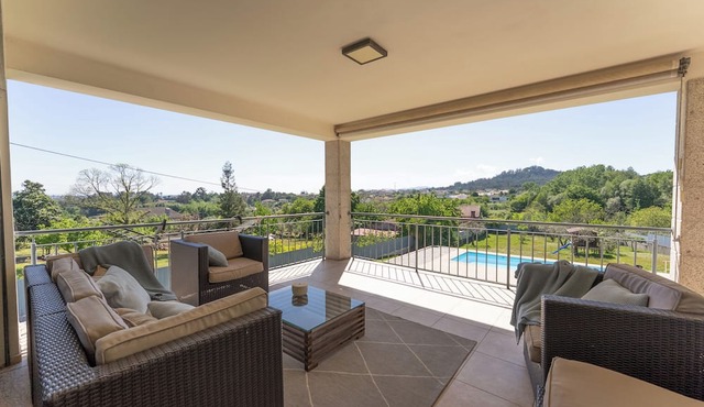 The Heli House | Private Pool, Movie Theater, Gym & Games in Viseu