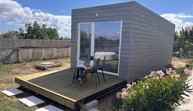 Tiny House with Shared Pool, Wi-Fi, and Air Conditioning in Palmela