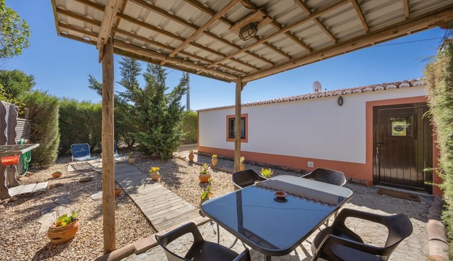 Holiday Home 'Coureladaltura 1' with Mountain View, Wi-Fi and Air Conditioning in Aljezur
