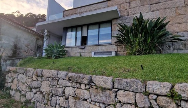 Holiday Home 'Casa Cabanas Piscina Água Quente' with Mountain View, Wi-Fi and Air Conditioning in Viana do Castelo