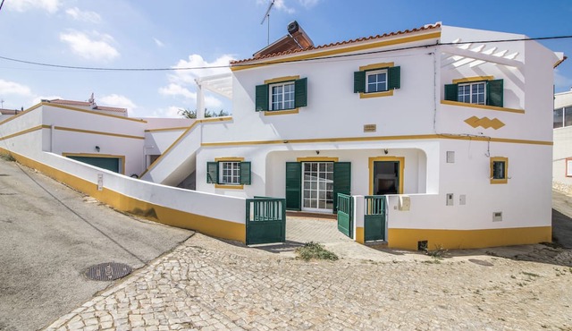Villa 'Grandvale' with Private Terrace, Wi-Fi and Air Conditioning in Castro Marim