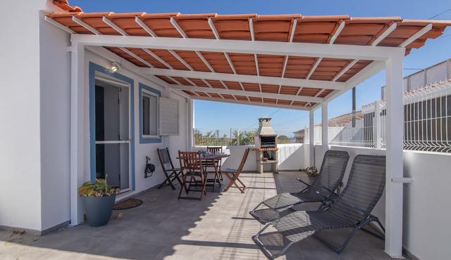 Villa 'Sentinela Place' with Private Terrace, Wi-Fi and Air Conditioning in Azinhal