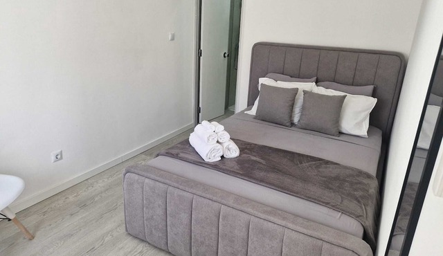 Cosy 1 bed studio, 5 minutes from golf