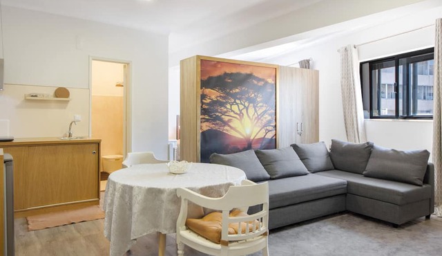 Apartment 'Praça AL T1' with Mountain View, Wi-Fi and Air Conditioning