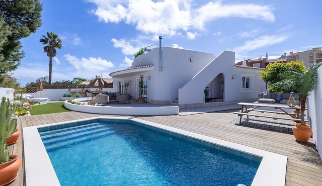 Luxury Lagos Villa, with Seaview. Close to the Old Town and pristine beaches in Lagos