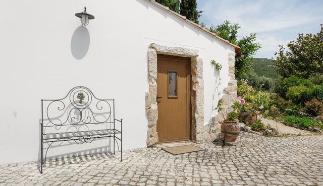Palheiro: Holiday Home with Mountain Views, Wi-Fi & Air Conditioning