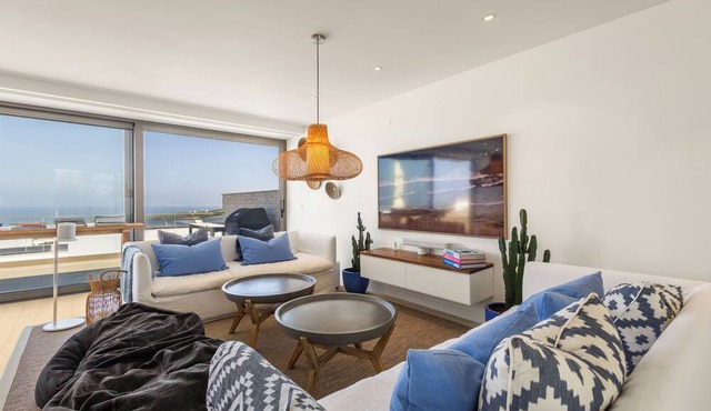 Luxury Contemporary Villa with Private Pool - 4E