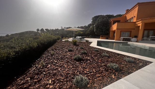 Minimalist Oasis w/King Bed & Stunning Garden View Near Luz Beach in Lagos