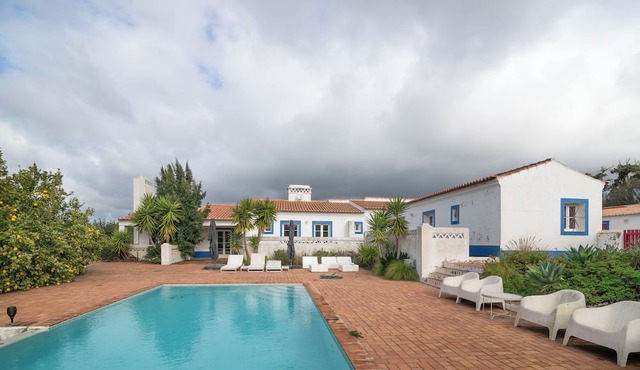 Beautiful hilltop 4BR, 3BA, pool & country house near to Porto Covo