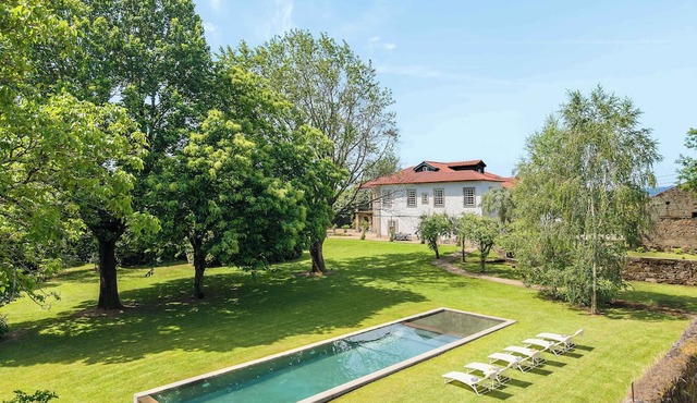 Carcavelos Manor House by Portugal Active