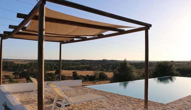 Villa 'Monte Da Casa Nova' with Private Pool, Wi-Fi and Air Conditioning in Vale de Água